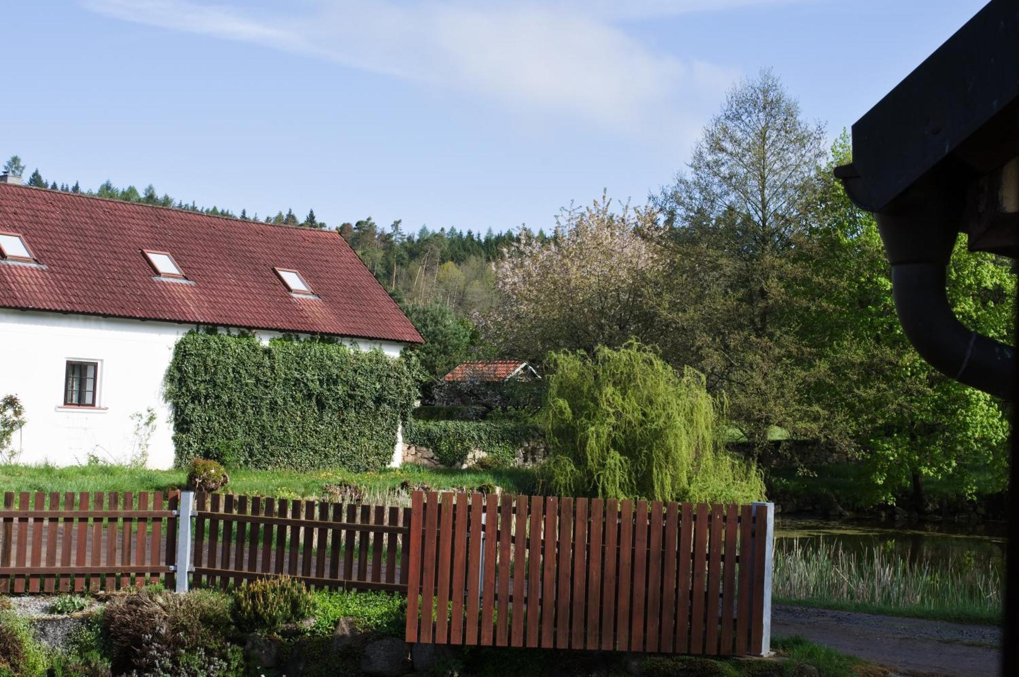 Mlyn Kamenice Klucenice Exterior photo